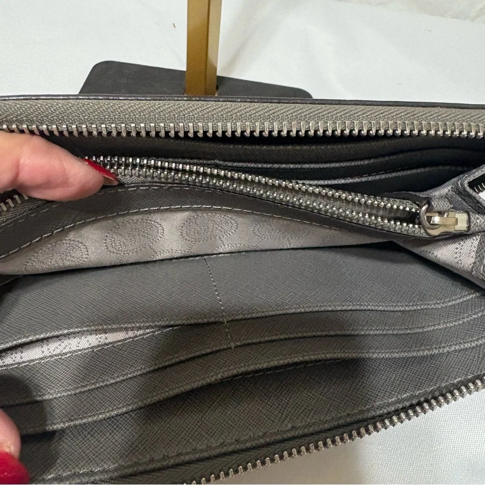 Michael Kors Jet Set Travel continental wallet in grey saffiano leather. - Picture 6 of 10
